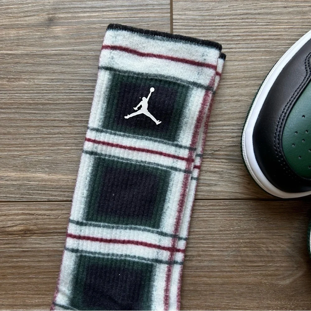Nike | Jordan UNC Everyday Essentials Crew Socks in UNC Green Plaid (M 12-15)